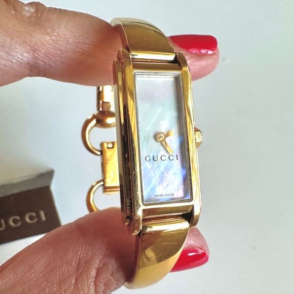 GUCCI WATCH 18K GOLD PLATED/ MOTHER OF PEARL HORSE BIT STYLE LINKS & TAG NO BOX - Picture 2 of 9